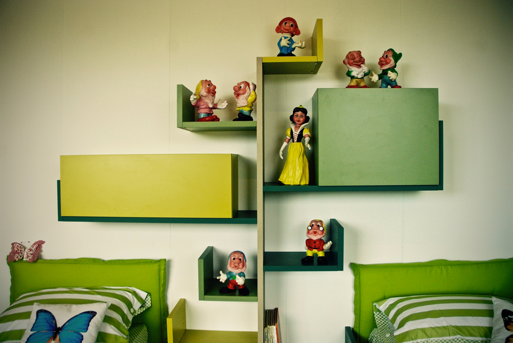 TUA consente anche di adattare le soluzioni arredo al proprio stile, sia nelle forme, sia nei materiali e nei colori, con centinaia di finiture, accessori, personalizzazioni e con idee sempre all
